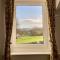 Taylor Way - Superb Apartment with Living Room and Private Gated Parking