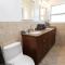 Deluxe 5BR Home in Dania Beach near Beach, Casino, Heated Pool