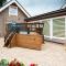 Amazing 14 Berth Villa With Private Pool At Pentney Lakes In Norfolk Ref 34079a - King's Lynn