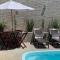 Casa com piscina e um quarto com ar split pé na areia a 50 metros da praia - Prado