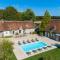 So Villa Bergerie 45 - Heated pool - Soccer - Jacuzzi - 1h30 from Paris - 30 beds - Saint-Maurice-sur-Aveyron