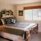 King Bed Condo with Personal Hot Tub on Deck with River View condo