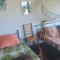 Sweet Mini Dortoir sur notre terrasse couverte pour vos transits entre deux vols by Kohutahia Lodge, 7 min by car to airport and town