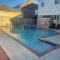 ROYCE mini-mansion with heated pool & spa Houston - Houston