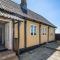 Three-Bedroom Holiday Home In Klemensker