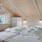 Four-Bedroom Holiday Home In Dronningmolle - Dronningmølle