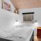 4 Bedroom Cozy Home In Hadsund