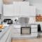 5 Bedroom Stunning Home In Grenaa