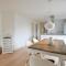 Beautiful Home In Eg With Kitchen - Egå