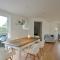 Beautiful Home In Eg With Kitchen - Egå