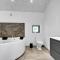 Lovely Home In Grenaa With Wifi - Brøndstrup