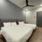 NEW 20PX 5BR WITH KIDS POOL & KTV & JACUZZI SPA & POOL TABLE at TOWN CENTER - 牛汝莪
