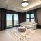 Y COLLECTION by UH FLAT OSIRIA