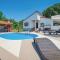 Nice Home In Svetvincenat With Outdoor Swimming Pool - سفيتفينسينات الصغيرة