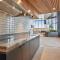 L19 Spacious Apt, Wi-Fi, Parking by Stylish Stays