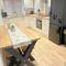 Pet Friendly Cottage Ashbourne with Parking