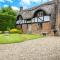 The Old Thatched Cottage - Tenterden