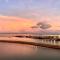 Absolute Waterfront - Tropical Sunrise Apartment Over The Water - Darwin