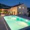 Holiday House App Grace with pool and view in Klis - Klis