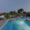 Charming villa Nera with pool and hydromassage near the beach - Шишан