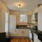 Spacious Luxury Serviced Apartment next to City Centre with Free Parking - Contractors & Relocators