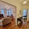 Spacious Luxury Serviced Apartment next to City Centre with Free Parking - Contractors & Relocators