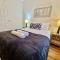 Spacious Luxury Serviced Apartment next to City Centre with Free Parking - Contractors & Relocators