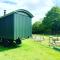 The Big Green Shepherds Hut - Charlwood