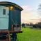 The Big Green Shepherds Hut - 查尔伍德