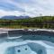 The Black Diamond Lodge *Sleeps 46* Hot Tubs + Ski Shuttle + Mountain Views - Durango