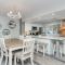Completely remodeled and open 18C Richmond Park villa - Myrtle Beach