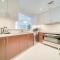 Sparkling 2BR at Boulevard Crescent Tower 1 Downtown by Deluxe Holiday Homes - 迪拜