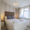 Devon Bliss - Pool View Lodge - Spa Resort in Devon - 查德利