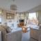 Devon Bliss - Pool View Lodge - Spa Resort in Devon - 查德利