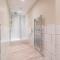 Stylish maisonette in town centre close to beach