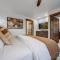 Brand NEW Located on Lake Estes Private Jacuzzi Two Patios Indoor and Outdoor Fireplace