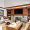 Lion Square Lodge South 750A