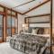 Lion Square Lodge South 750A