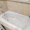 Bright & Spacious 2Br apartment, mins from Downtown Boston, parking - 波士顿