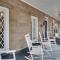 Comfortable Escape in Historic Downtown Savannah