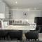2 Bed Villa Sleeps 4 - Wifi Garden Sea Views