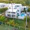 Newly Renovated 8 Bedroom Ocean Front Villa with Pool