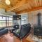 Pet-Friendly Fredericksburg Cabin with Hot Tub!