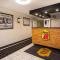 Super 8 by Wyndham Wooster