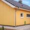 Stunning Home In Krems Ii-warderbrck With 3 Bedrooms, Sauna And 