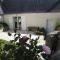 Maison bretonne avec cour fleurie, WIFI et vélos à 1,4 km des plages à Trébeurden - FR-1-368-71