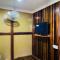 MOSS HEDERA HIDE CHALET