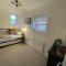 Seaview flat with balcony, spacious 2 bedroom - Worthing