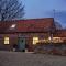 The Bolthole barn with wood-fired hot tub - Glentworth