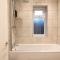 The Mews, Amazing Newport 2 BR, Excellent location, Parking, Perfect for Contractors